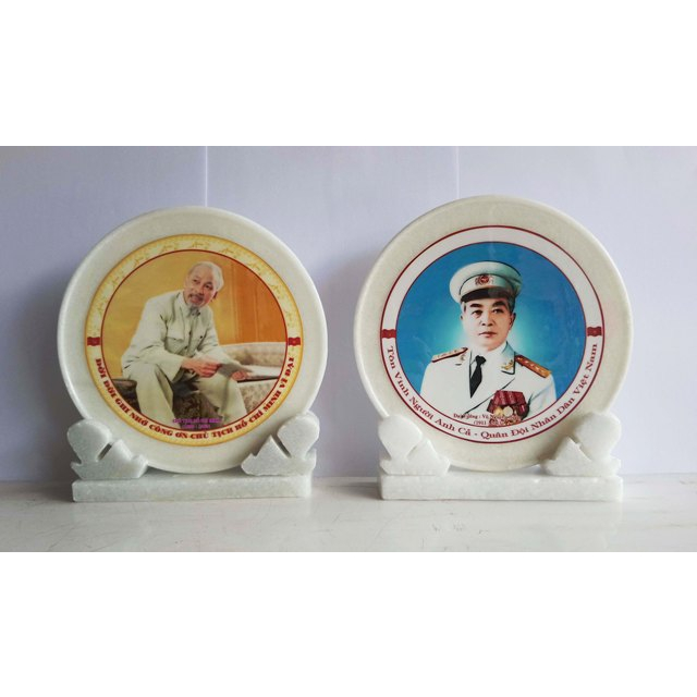 Ảnh Bác Hồ đọc báo