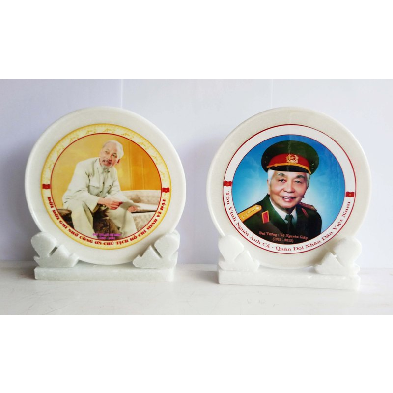 Ảnh Bác Hồ đọc báo