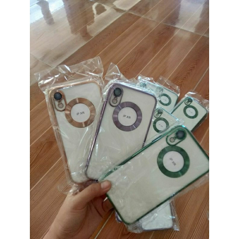 ỐP LƯNG IPHONE XR HỞ TÁO