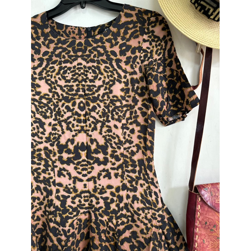 } Đầm H&M hoa xanh- size 2