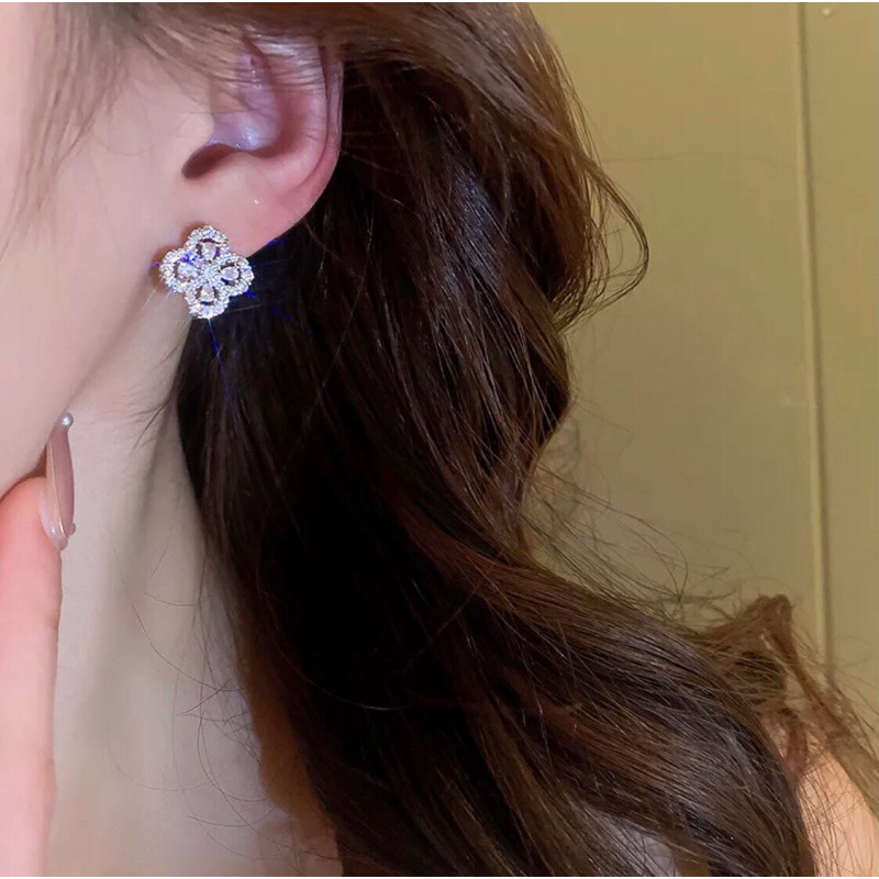 Dây chuyền và khuyên tai bạc S925 đá sáng xinh xắn