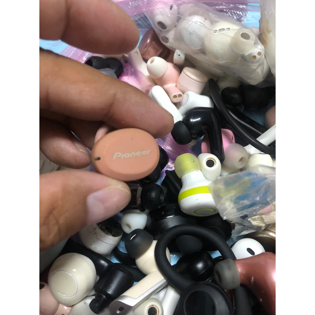 Tai nghe bluetooth lẻ cho anh em nghiên cứu sinh