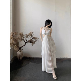 Đầm trắng xếp li hở lưng nữ thần quyến rũ Aradia Dress D61