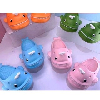 Dép sục baby hình cá mập bít mũi siêu nhẹ cho bé