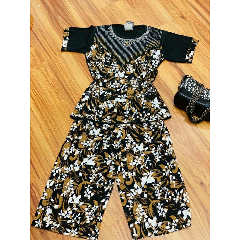 Bộ trung niên đính đá