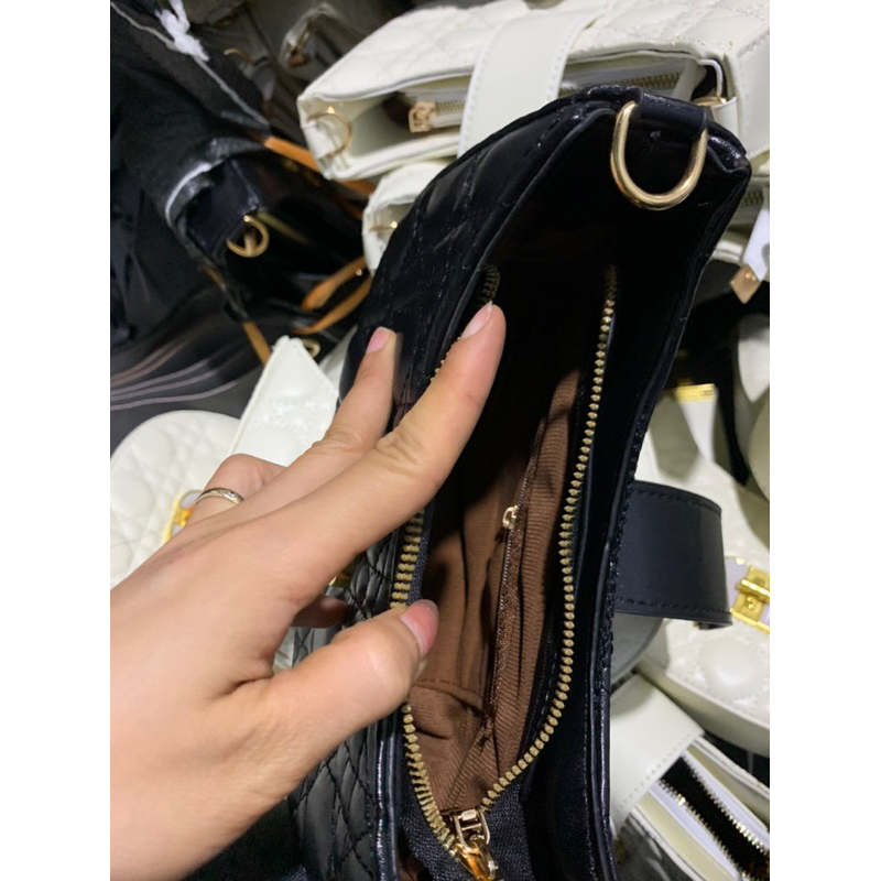 Túi kẹp nách dáng bầu, túi xách nữ đeo vai khoá kính chữ D