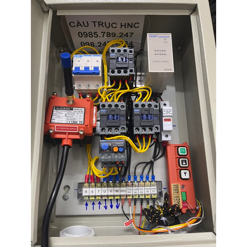 Tủ điện đảo chiều động cơ 3P, sử dụng điều khiển từ xa, có Bảo vệ mất pha,chống đảo pha, rơ le Nhiệt