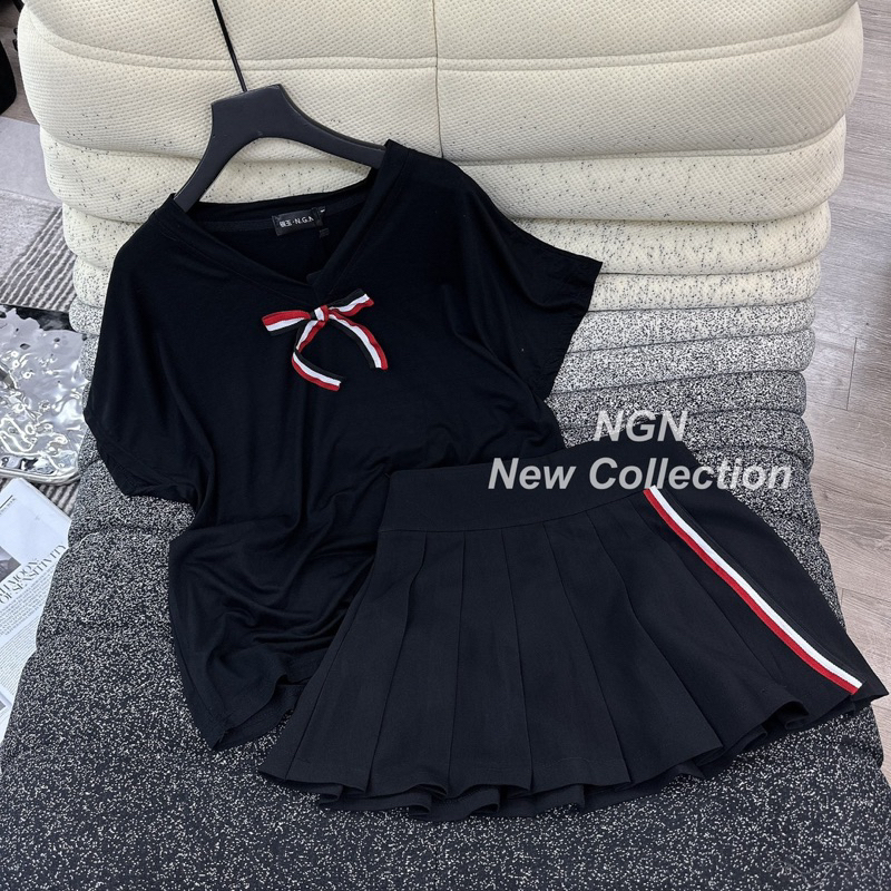 Sét áo phông cổ tim đính nơ+ chân váy Thome xếp li