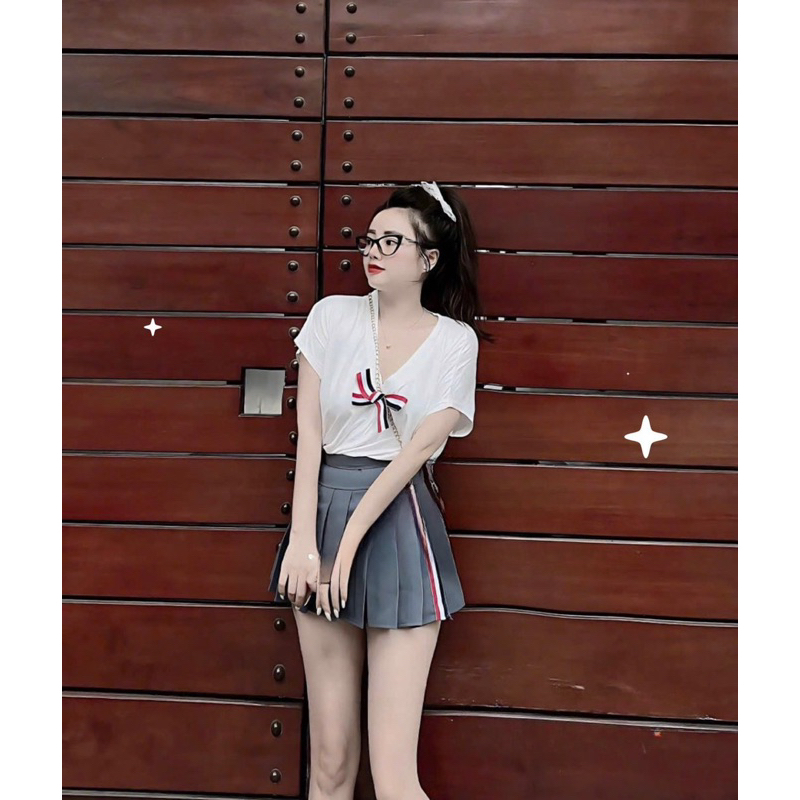 Sét áo phông cổ tim đính nơ+ chân váy Thome xếp li