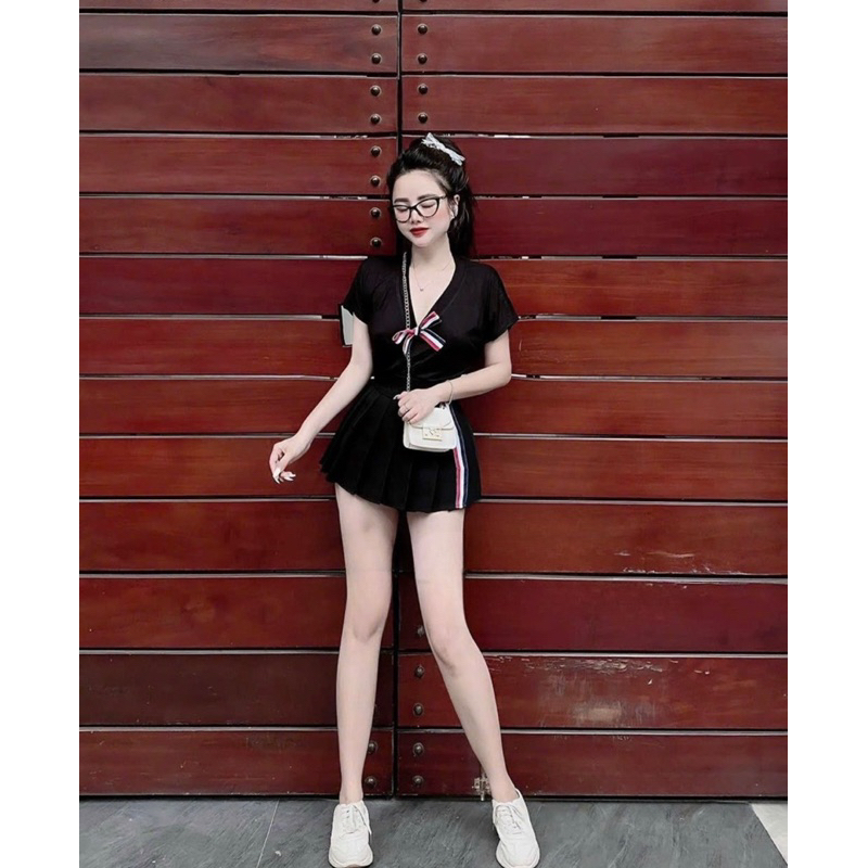 Sét áo phông cổ tim đính nơ+ chân váy Thome xếp li