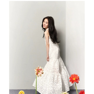 Đầm maxi xoè cổ yếm Trương Bích Thần