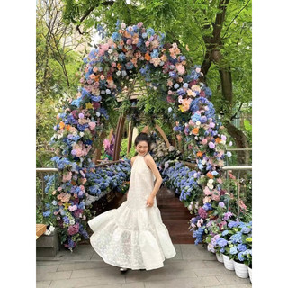 Đầm maxi xoè cổ yếm Trương Bích Thần