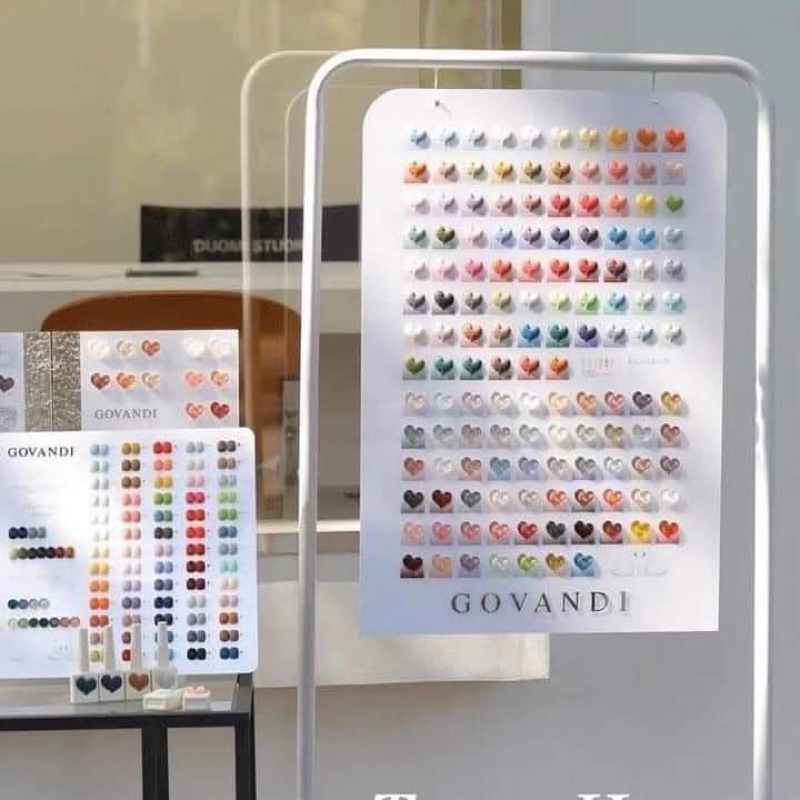 Set 133 màu Govadi tặng kèm 3 bảng màu cung khung ạ