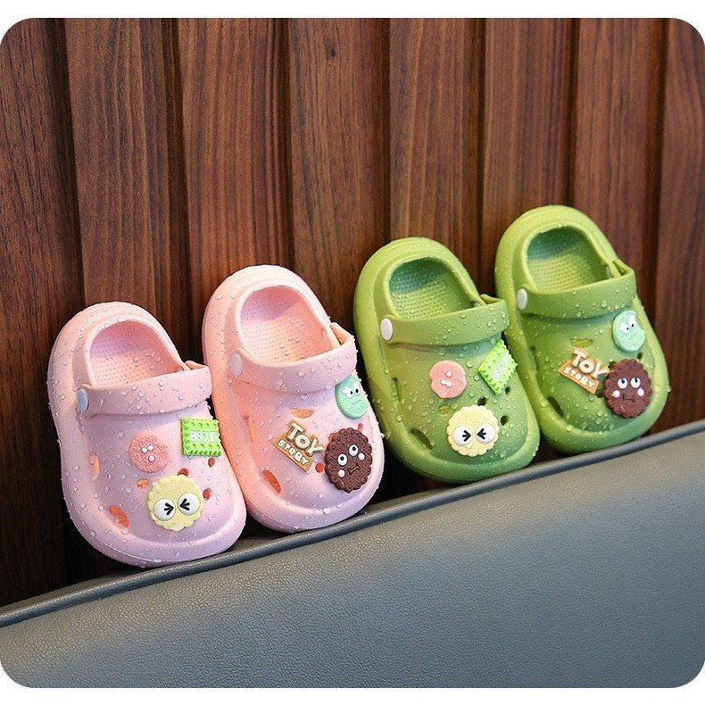 Dép Sục gắn hình bánh ngọt dễ thương cho bé trai bé gái