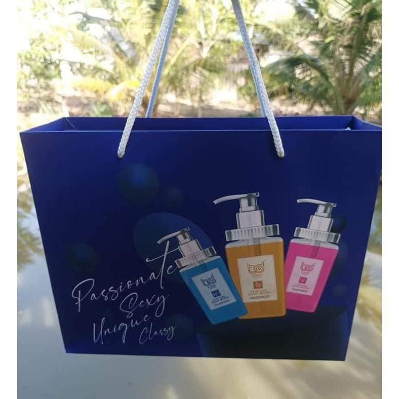 - Bộ Gel Sữa Tắm Hương Nước Hoa 3 chai 3 mùi hương khác nhau 900ml