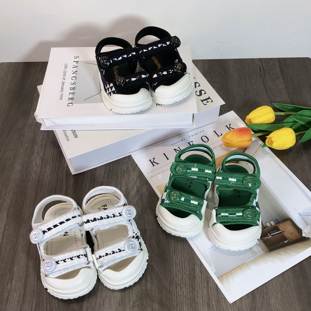 Dép sandal tập đi cho bé có mũi chống vấp chất liệu vải canvas mềm hoạ tiết thể thao 3 màu cho bé trai bé gái ( A01 )