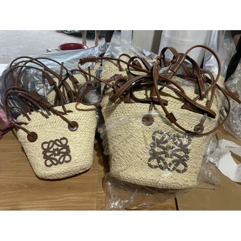 ẢNH THẬT - Túi cói 2 quai logo gỗ LOE WE siêu hot