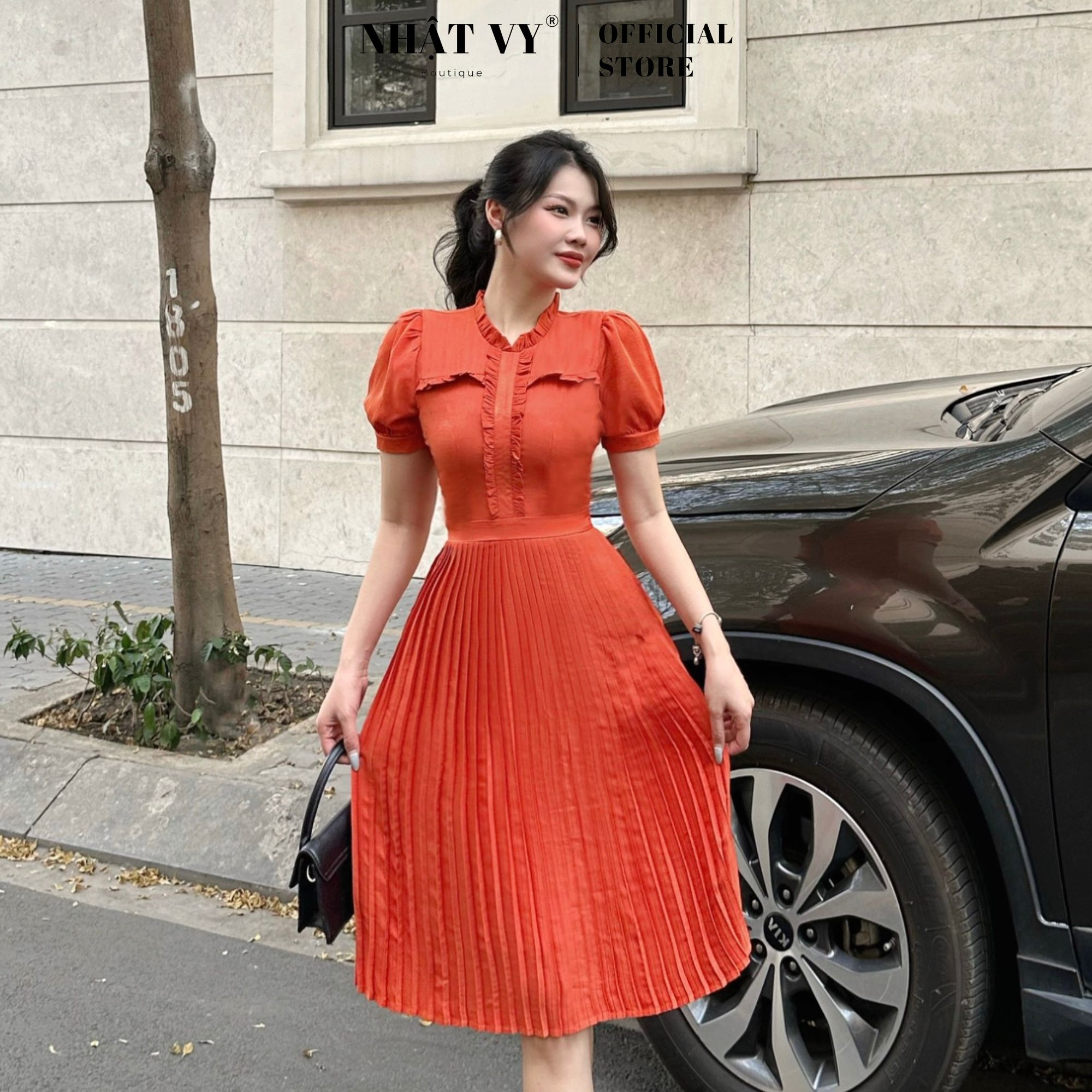 Đầm công sở Nhật Vy tay ngắn cổ tròn viền bèo ngực chiết eo tà xếp ly chất tơ xước phù hợp đi chơi sang trọng - D2652