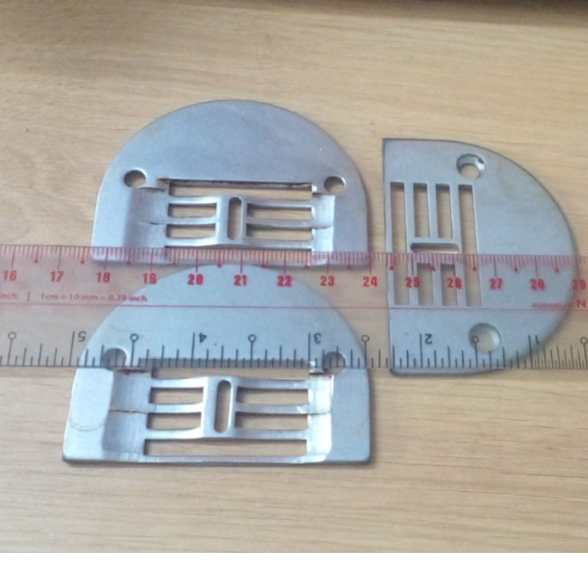 Mặt Nguyệt Ziczac Lỗ 12mm, Rãnh Ngang 34mm, Zig Zag Needle Plate; Phụ Tùng Máy May Công Nghiệp