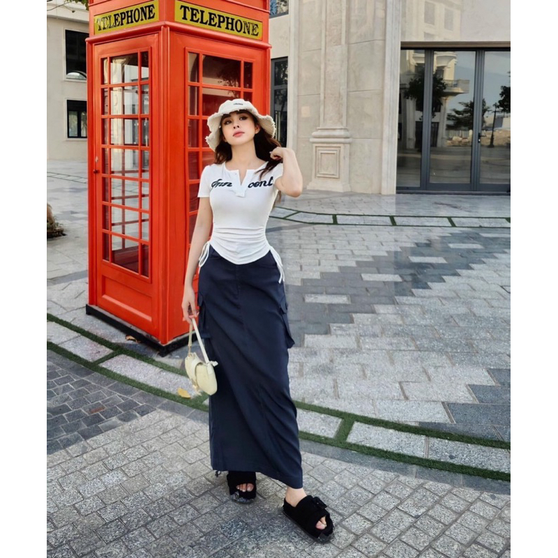 SET ÁO CROPTOP TRẮNG CHỮ CỔ XẺ RÚT DÂY HÔNG + CHÂN VÁY MIDI TÚI HỘP ĐEN