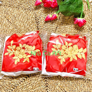 Set yếm đào lụa màu đỏ kèm mấn cho bé