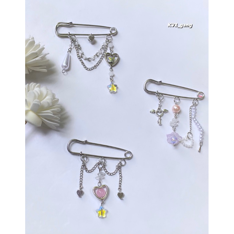 Brooch pin/ pin keychains trâm, ghim, móc gài áo, quần phong cách Y2k 🧷🧚‍♀️ ˚ ༘♡ 𓂃⊹🎀