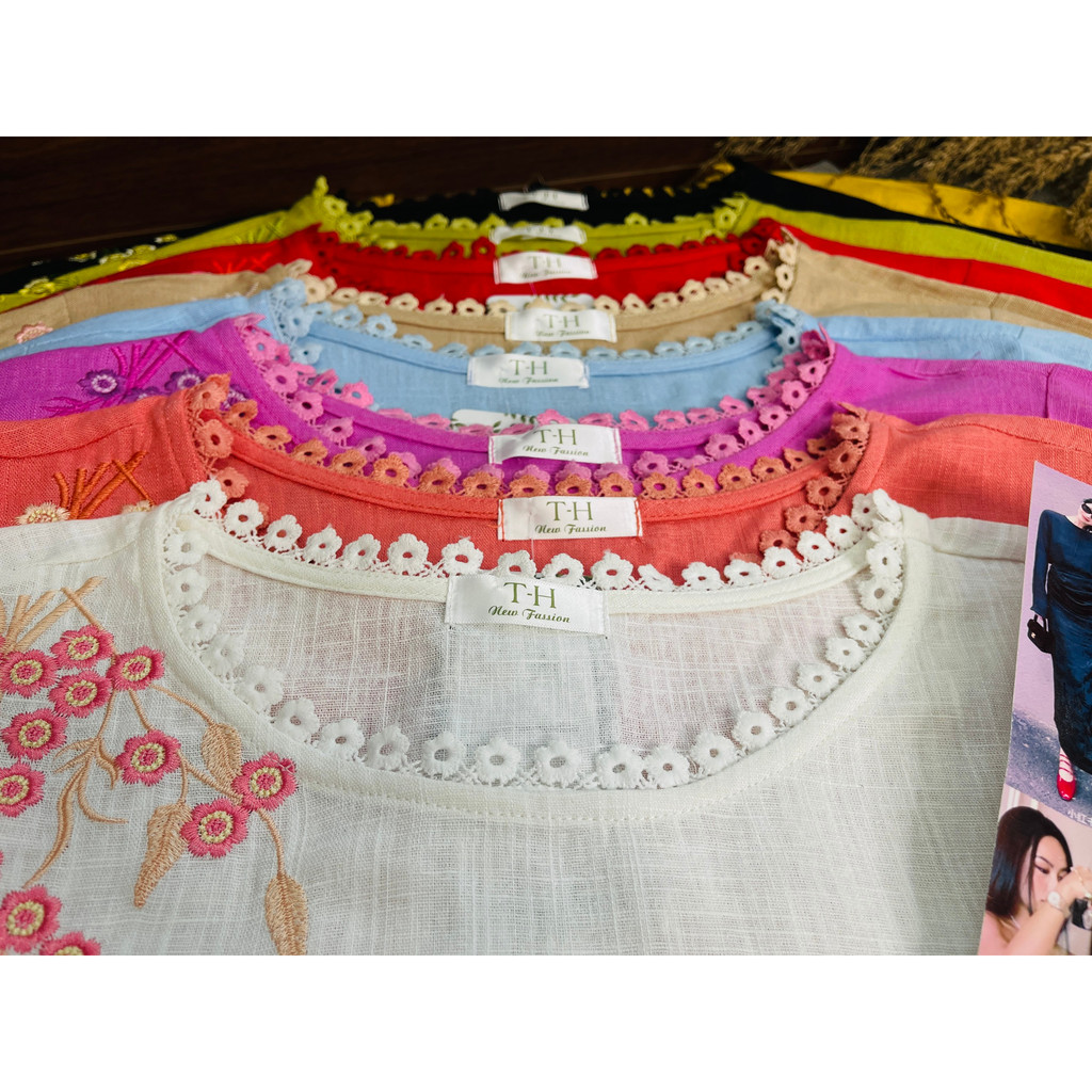 Áo Trung niên , áo thêu hoa tay lỡ chất linen gân thoáng mát , sang trọng