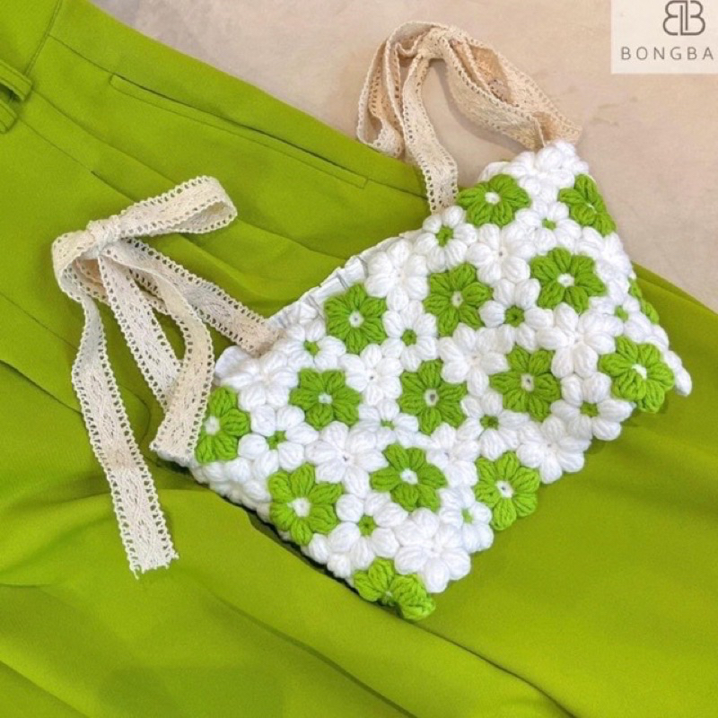 Áo dây croptop len móc hoa cúc thủ công