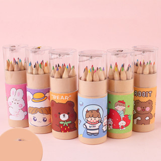 Hộp 12 bút chì màu, cốc 12 chì màu chuyên nghiệp kèm gọt chì đa năng.