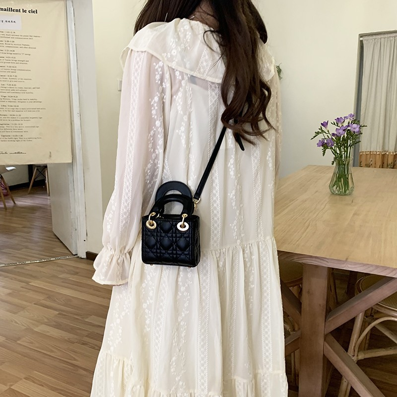 Túi mini nữ túi xách tay da thêu chéo phối móc khóa chữ kèm dây da đeo chéo LK245