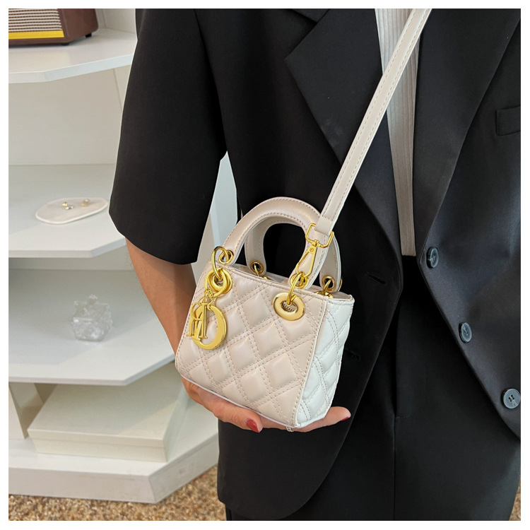 Túi mini nữ túi xách tay da thêu chéo phối móc khóa chữ kèm dây da đeo chéo LK245