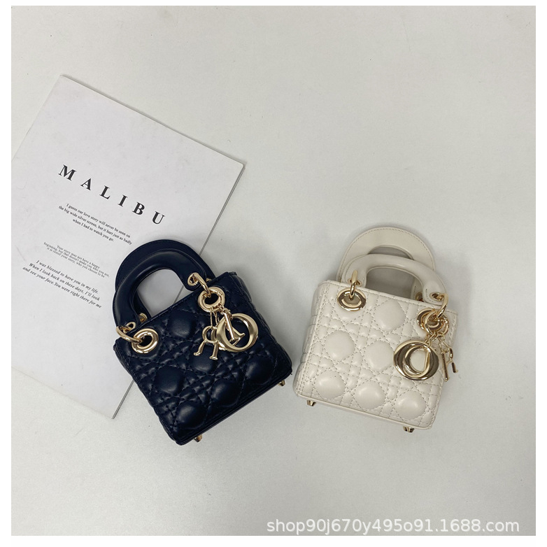 Túi mini nữ túi xách tay da thêu chéo phối móc khóa chữ kèm dây da đeo chéo LK245