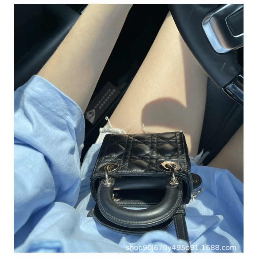 Túi mini nữ túi xách tay da thêu chéo phối móc khóa chữ kèm dây da đeo chéo LK245