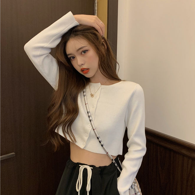 Áo croptop dáng ôm MADELA dài tay khóa cúc cổ tròn, Croptop tay dài phong cách Hàn dễ phối đồ