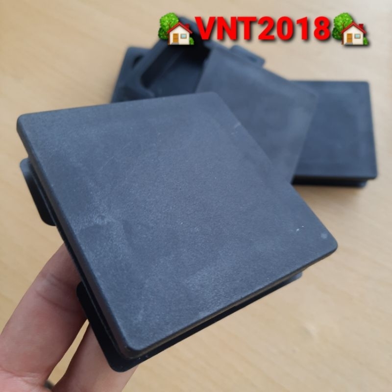 Nút nhựa bịt đầu hộp vuông 75x75mm