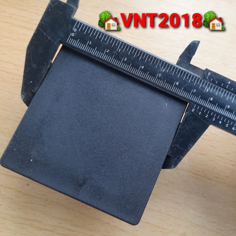 Nút nhựa bịt đầu hộp vuông 75x75mm