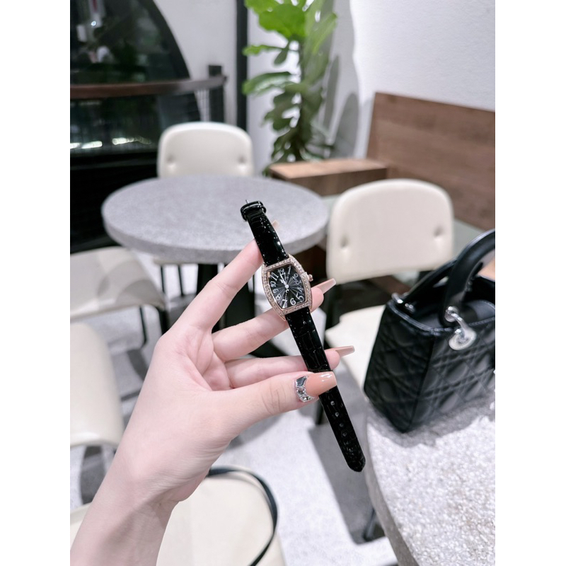 Đồng Hồ Nữ Dáng Mặt bầu Dành Cho Tay Nhỏ