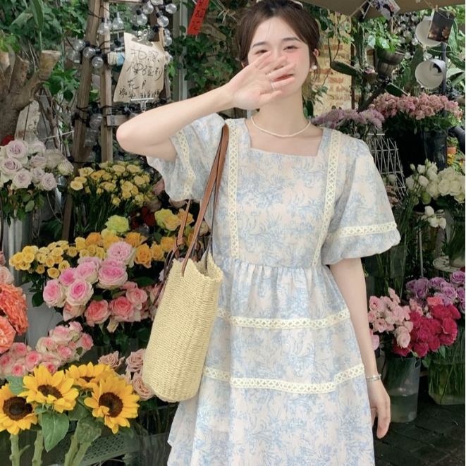 Đầm midi tay ngắn phồng cổ vuông dáng babydoll tiểu thư, váy midi nữ kiểu cổ vuông hoa nhí xanh Hàn Quốc 4721