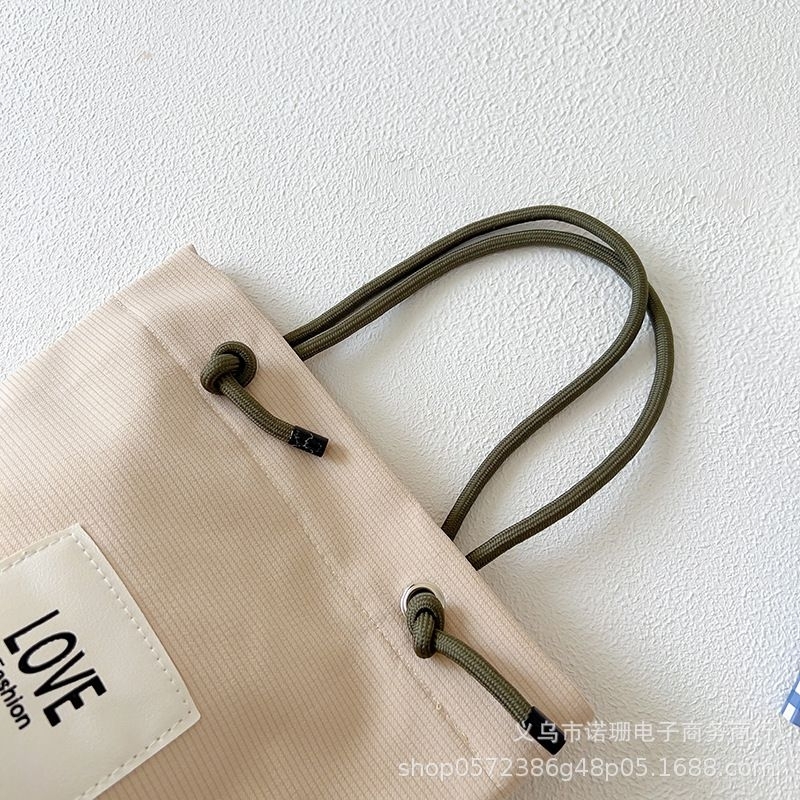 Phụ kiện túi vải có dây quai điều chỉnh cho bé