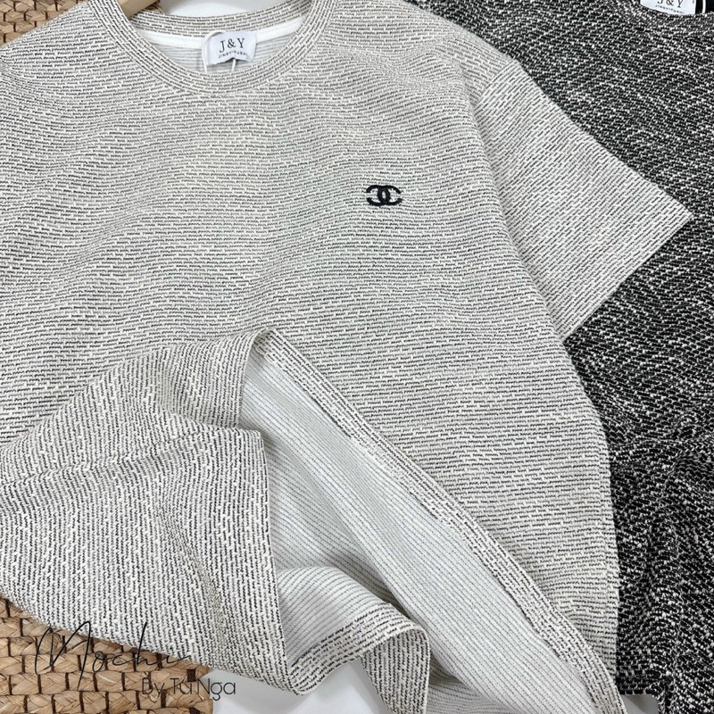 Áo phông nữ nhũ muối tiêu thêu chữ