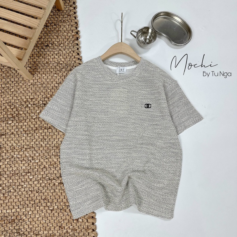 Áo phông nữ nhũ muối tiêu thêu chữ