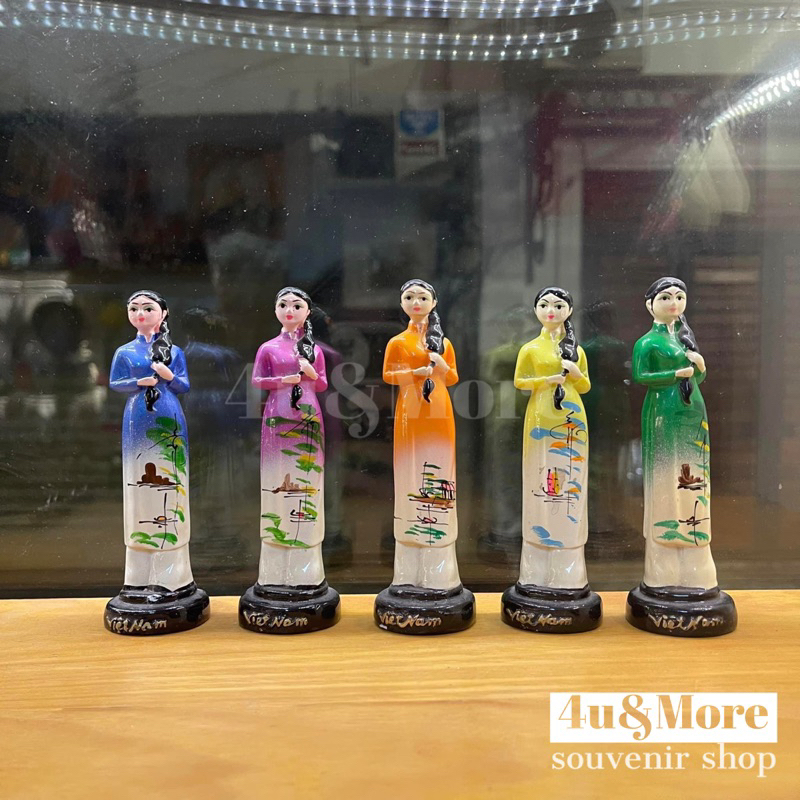 Tượng gốm cô gái áo dài nón lá trang trí