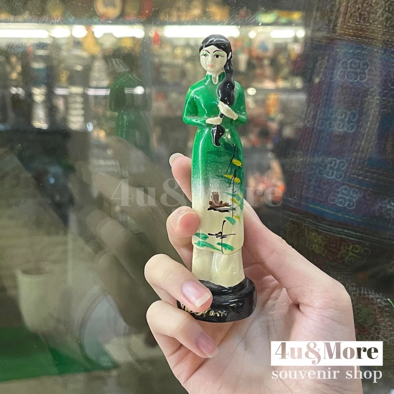 Tượng gốm cô gái áo dài nón lá trang trí