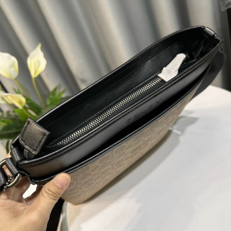 ✨✨GOTHAM SLIM CROSSBODY Mẫu túi nam thanh lịch, đẳng cấp