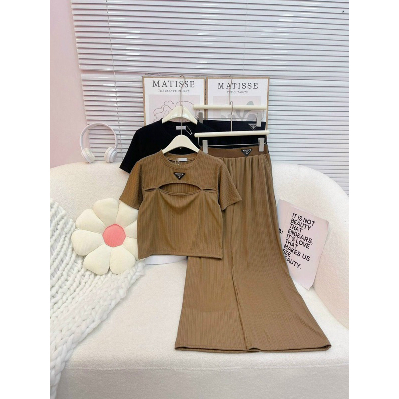 Set Bộ Thun Áo Tay Ngắn Khoét Ngực Hiệu PR + Quần Ống Xuông