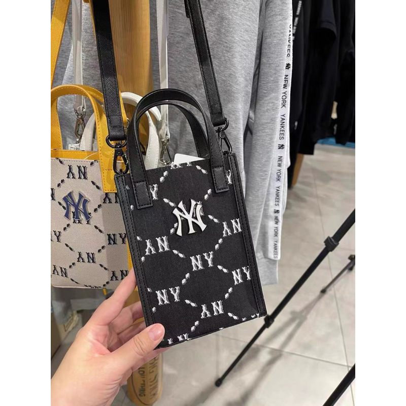 Túi đeo chéo phone bag MLB có sẵn