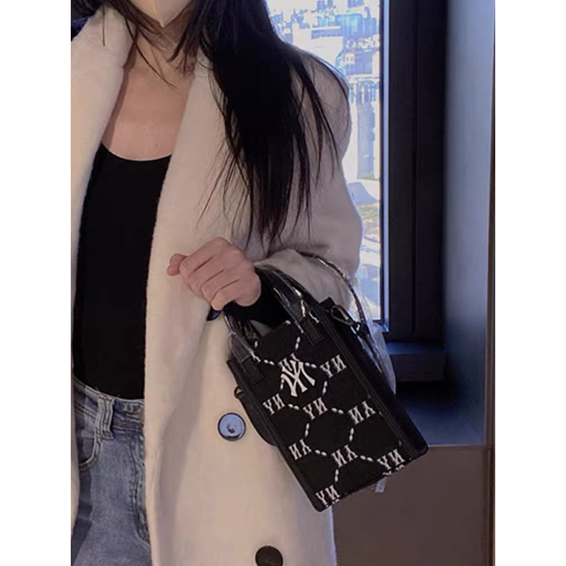 Túi đeo chéo phone bag MLB có sẵn