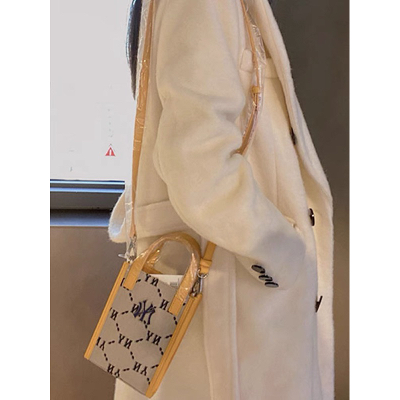 Túi đeo chéo phone bag MLB có sẵn