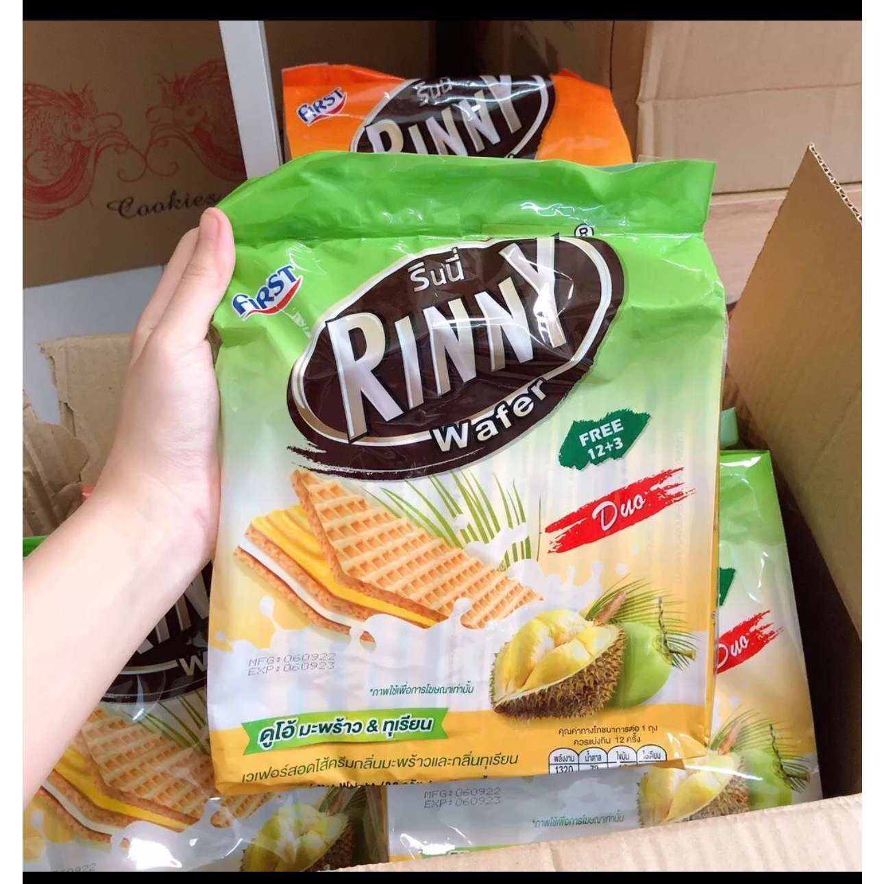 BÁNH XỐP BỘ ĐÔI DỪA ,SẦU RIÊNG RINNY WATER THÁI LÁN ( 12 TÚI X 27G)