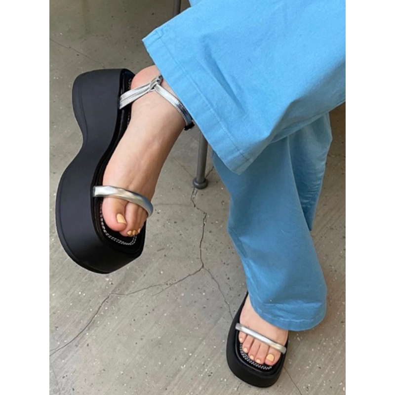 (SẴN BẠC 36, ĐEN 36) DÉP SANDAL D55 ĐẾ BÁNH MÌ 5.5CM QUAI MẢNH PHONG CÁCH HÀN QUỐCN